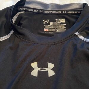 Under Armour boys M medium Black Performance short sleeve Tee